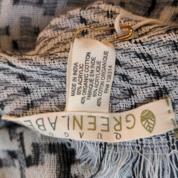 🏷️ NWT Scarf and Bracelet Set - Picture 6 of 6